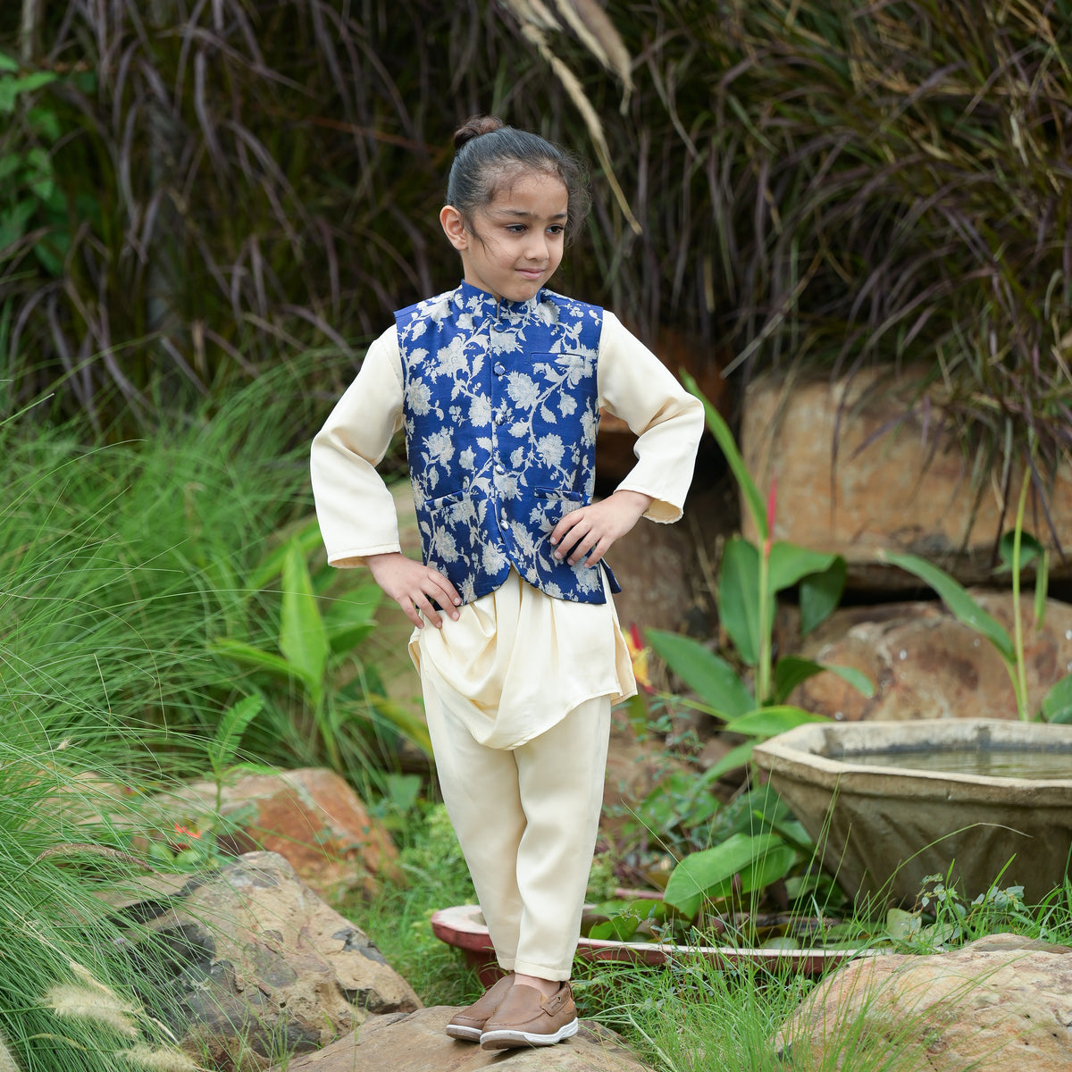 Cowl Style Kurta With Blue Printed Jacket