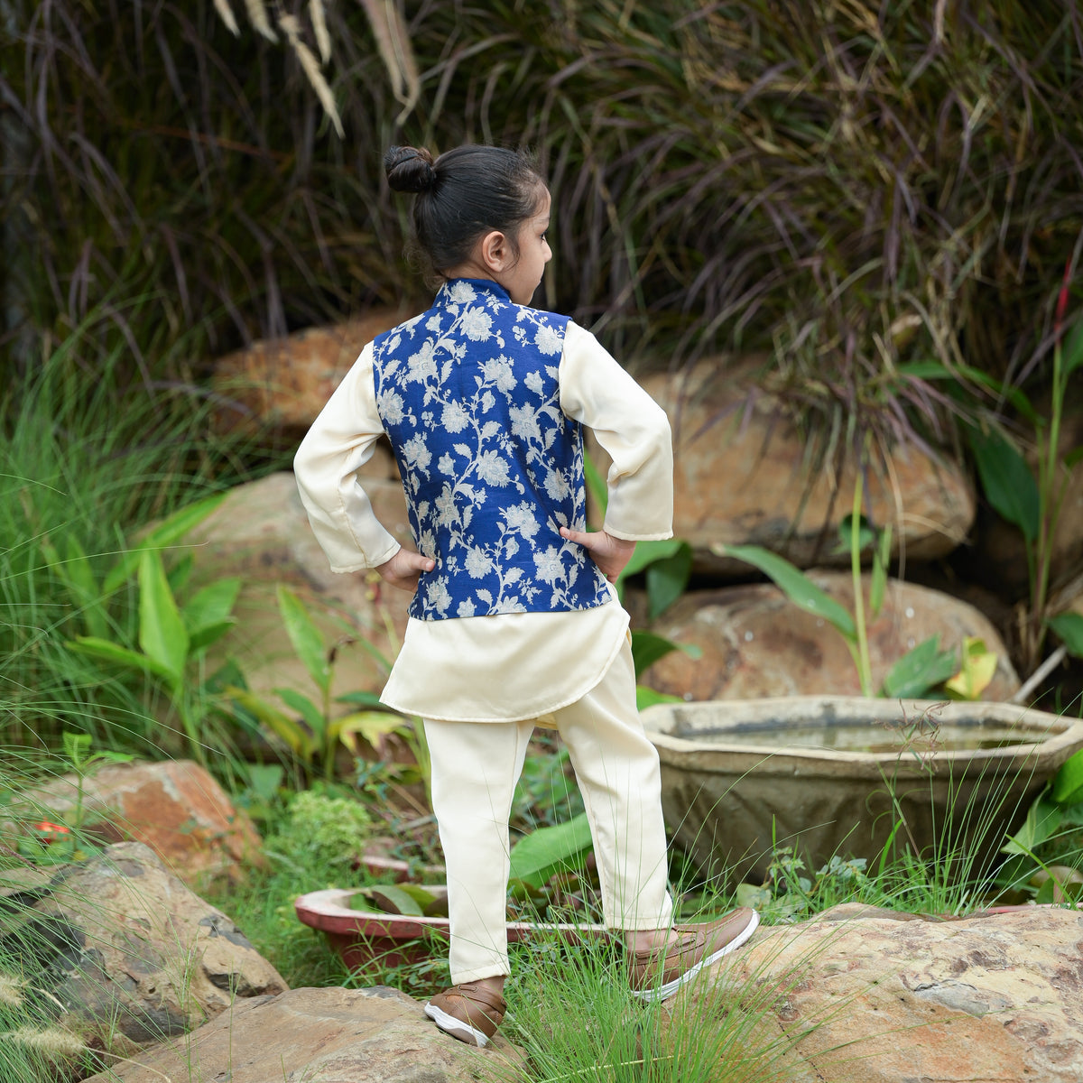 Cowl Style Kurta With Blue Printed Jacket